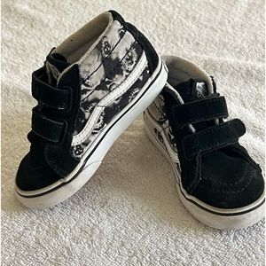 Toddler high tops Velcro w/black and white tye dye skeleton size 7.5